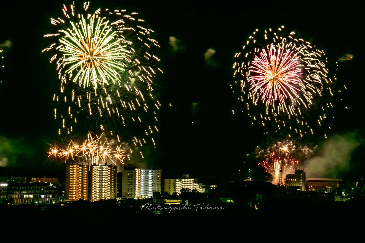 t_informations's tweet image. 夜に響く音と光。

📍 和歌山県田辺市
📷 Sony α7iii + SIGMA150-600mm

#花火大会 #田辺市 #和歌山 #夏の思い出 #スターマイン #虹色花火 #花火撮影 #夜景写真 #fireworksphotography #japan_night_view #sonyalpha #花火好きな人と繋がりたい #第55回田辺花火大会 #私のたなべ