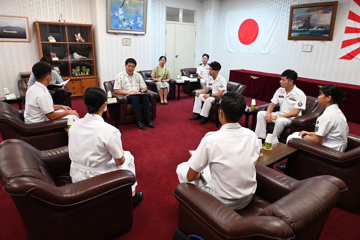 ModJapan_jp's tweet image. 9月17日、小林防衛大臣政務官は、航空自衛隊那覇基地・海上自衛隊那覇航空基地を訪問🛩️
両部隊は南西方面の海空域防衛を任務としています。

当日は現状報告を受け、装備品視察、隊員激励を実施しました。

#防衛省・自衛隊 は、引き続き、南西方面における警戒監視体制の強化に取り組んでいきます💪