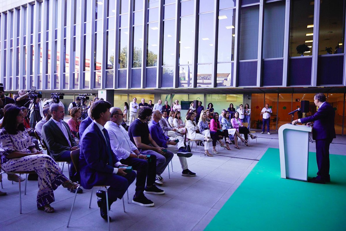 Hemos presentado el Anteproyecto de presupuesto 2026 de la <a href="/DIPUSEVI/">Diputación de Sevilla</a> más expansivo de la última década.

Estas cuentas nos multiplican las posibilidades de ser palanca y motor de cambio.

De los 610,57 M€ en 2025 pasamos a 656,41 M€ en 2026: +7,5%, +45,82 M€.

Estos