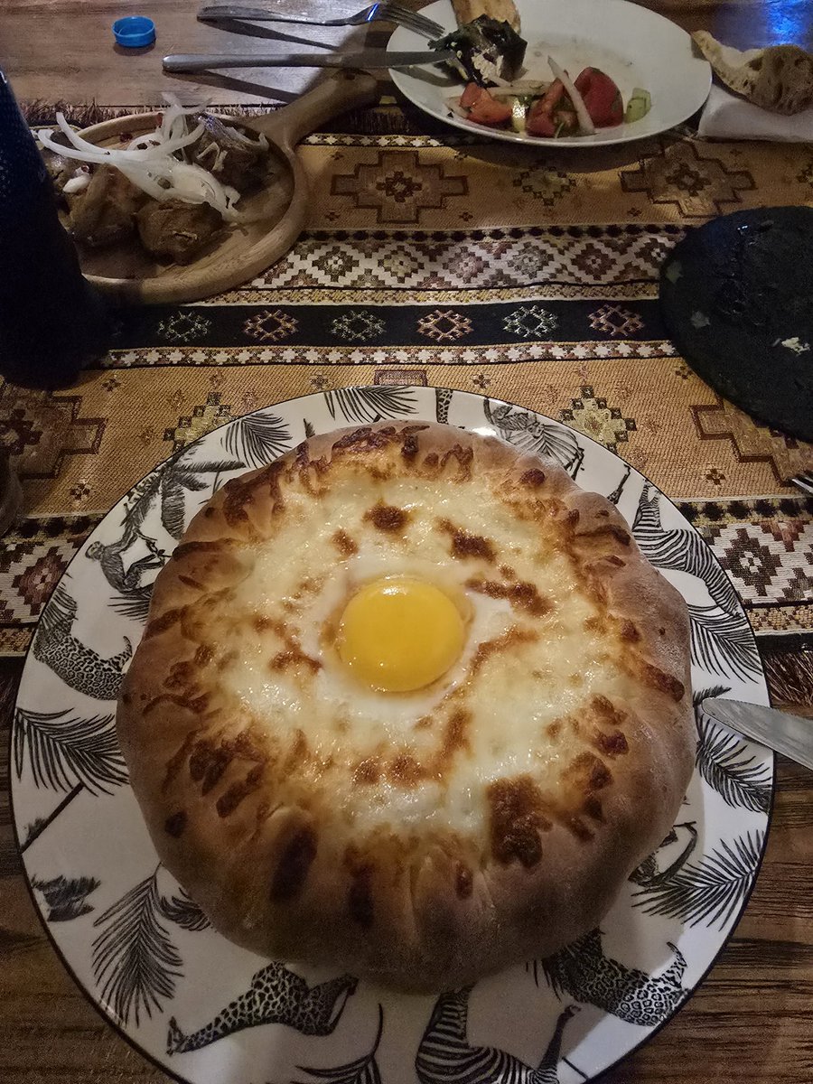 Riaas_Ms's tweet photo. @LyeGaia Petit restaurant amen dehors du tibillisi une merveille https://t.co/cZklFPcUN6