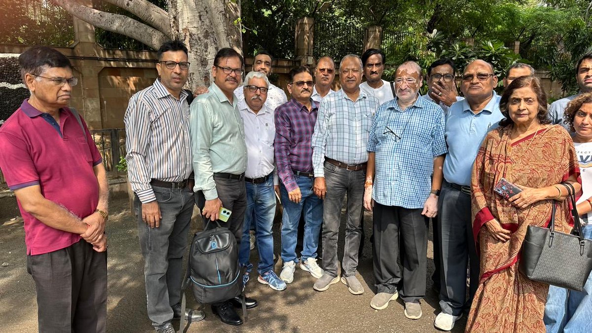 jaspals02159521's tweet image. Hapless Shubhkamna Buildtech , Noida Homebuyers with sad faces outside NCLAT. Again a new date has been given. Many Home buyers retired, some died but Flats not delivered. Strange - on some cases the tribunal spends three hours and where human interest is involved- the next date.