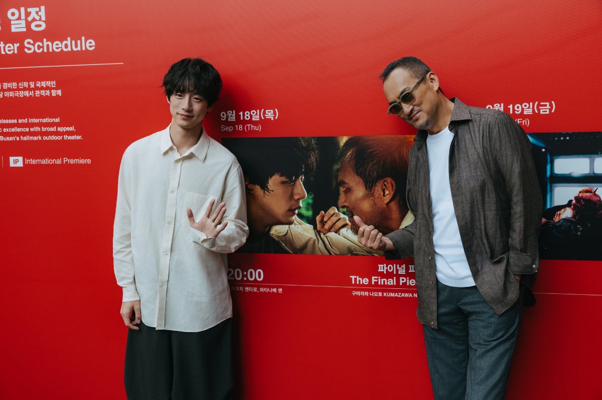 modelpress's tweet image. 坂口健太郎＆渡辺謙📸
「釜山国際映画祭」オフショット一挙公開

現地の人と交流・トッポキ食べる姿🍴
街並みをバックに爽やかスタイルも披露

🔻写真多数
mdpr.jp/cinema/4658010

坂口「すごく悲しい、切ない瞬間もあるのですが、それも謙さんと一緒に丁寧に少しずつ作った作品」

#盤上の向日葵
