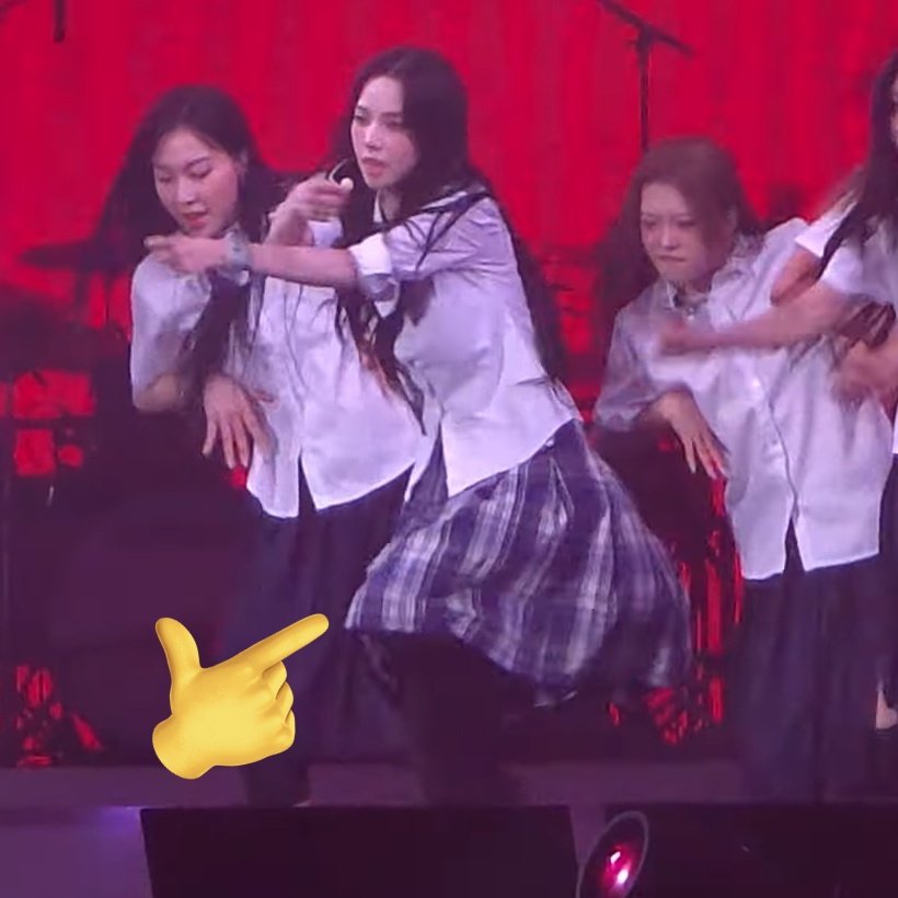 loveyupage's tweet photo. ㅡ i saw people quoting this again so, just to add that before karina talked about this part, someone in the comments mentioned that her skirt for <good stuff> was altered and she said that's correct! if you watch her fancams closely, you will notice the skirt on the 3rd day of seoul con was a bit shorter!

her knees were often caught in the skirt, but on the 3rd day, you could see her knees completely.
