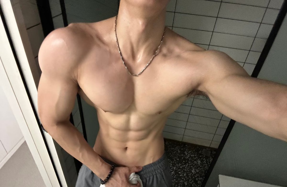 pphenlihai's tweet photo. 187 打桩机 蹲一个姐姐 #健身 #反差 #母狗 #男大 #bbw https://t.co/nrwXoX0qWv
