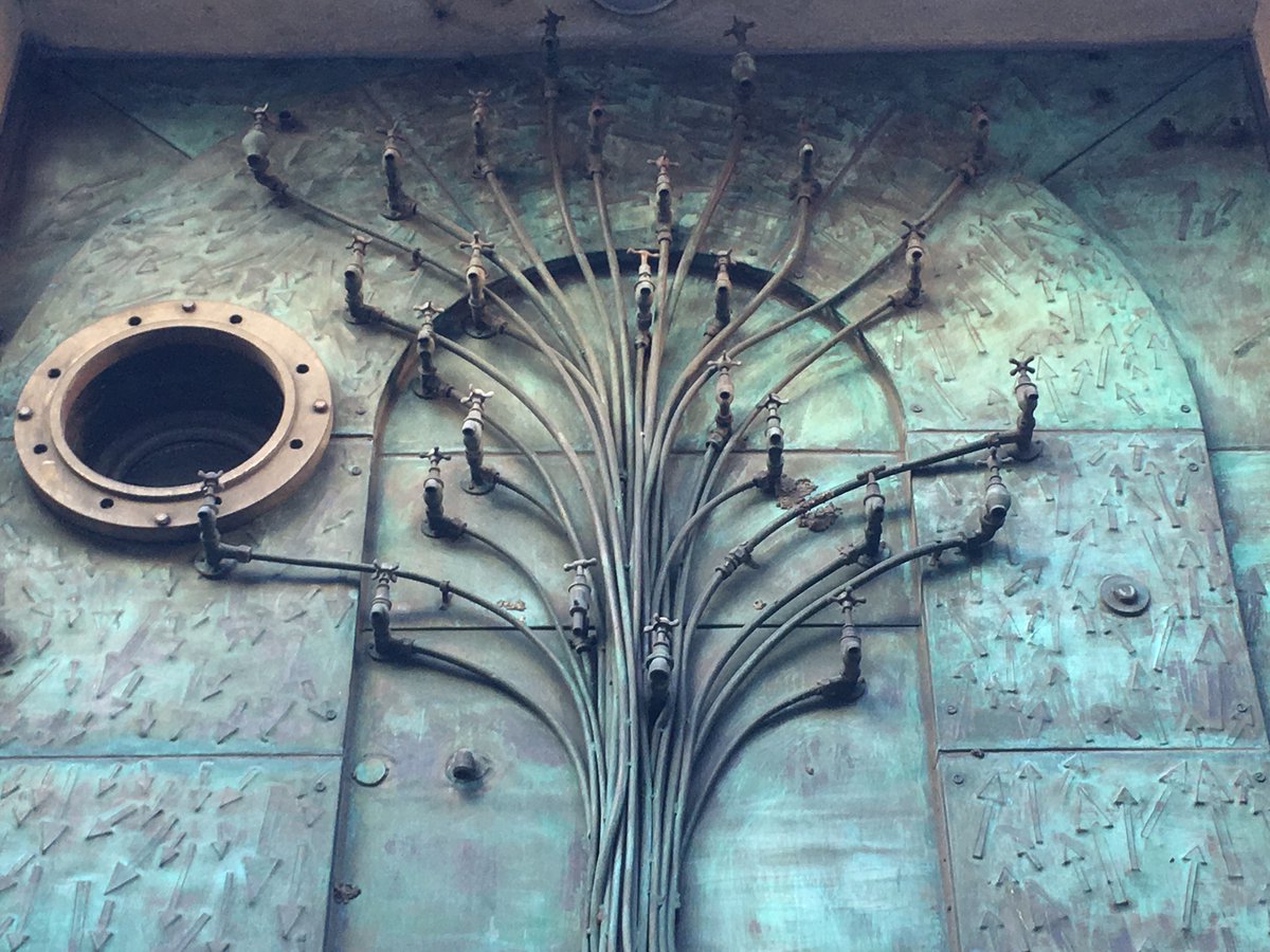 dubdecodedtours's tweet photo. THURS 16 Oct   Howth Castle, + the exhib there w artist Peter Pearson.  Tour 11.25AM. 

WED 22 Oct:  Ships, Rivers &amp; Ports in Dublin's Medieval Core. with guest Ruadhan MacEoin, 11AM

SAT 25 Oct: Temple Bar tour for adults &amp; kids w Arran

ALL Info/Tickets: https://t.co/al9oRvtiEH https://t.co/y6MeWqDszN