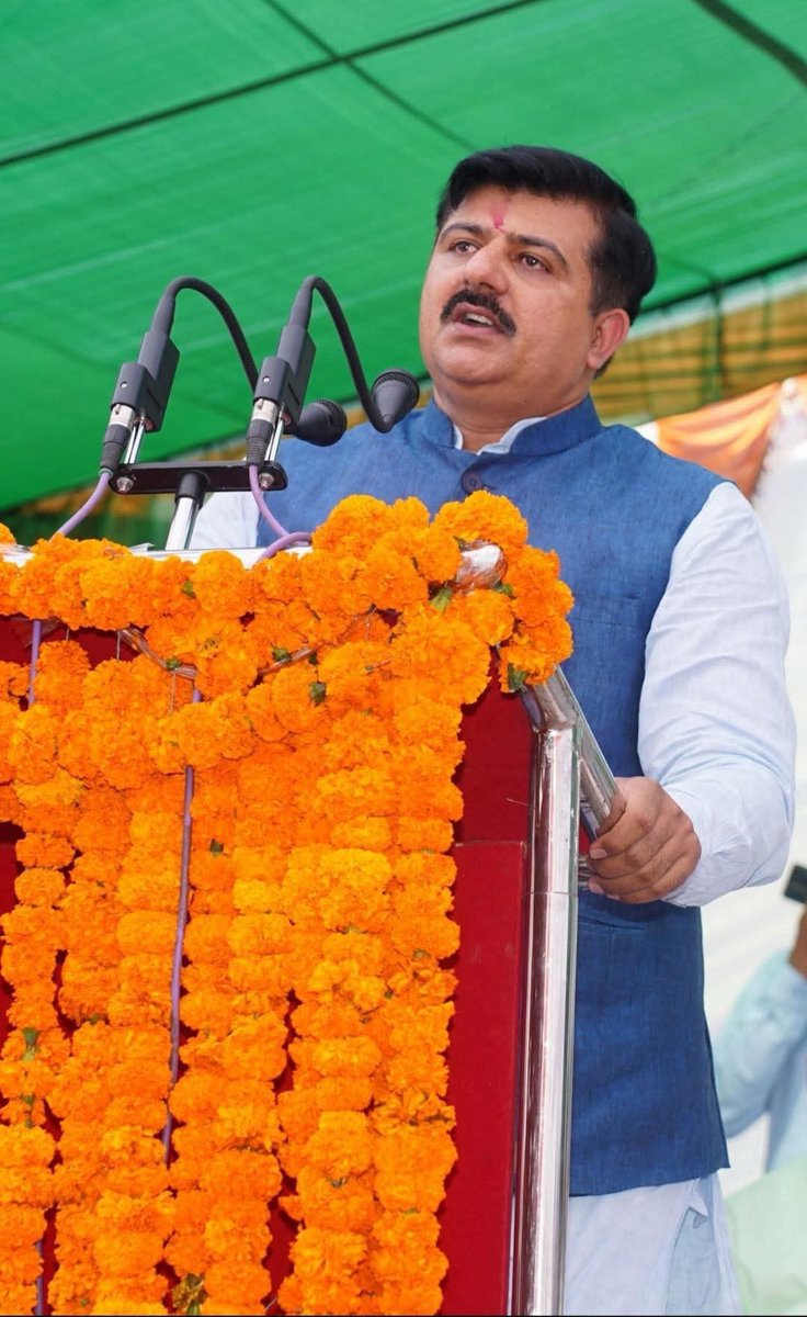 बिजनौर विधानसभा क्षेत्र के लोकप्रिय नेता बड़े भाई श्री <a href="/mlasuchibjp/">Suchi Mausam Chaudhary</a> जी आपको #जन्मदिवस की हार्दिक शुभकामनाएं व बधाई।💐💐💐💐
महादेव से आपके उत्तम स्वास्थ्य दीर्घायु जीवन की कामना करता हू |