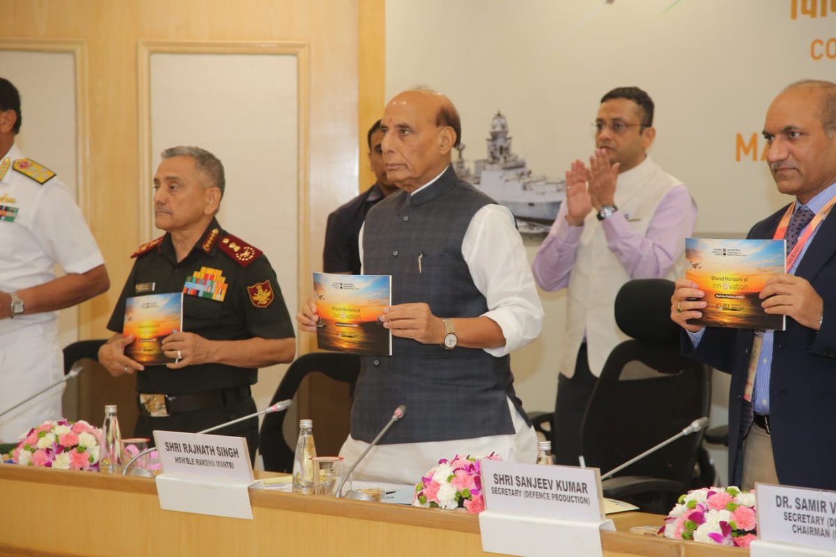 SpokespersonMoD's tweet image. Raksha Mantri Shri @rajnathsingh released two key publications during the Conference on Opportunities of Defence Manufacturing- #Aerospace &amp;amp; #DefenceSector Policy Compendium of States/UTs and the Shared Horizons of Innovation by @India_iDEX. These works highlight India’s growing…