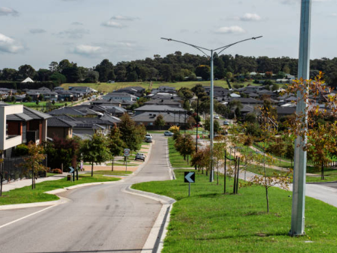 We need a Royal Commission into Australian house prices. 

There is no way I'm looking at 106 million dollars of real estate here in this boring-arsed outer suburban Melbourne street. 

#auspol #RealEstate #Melbourne