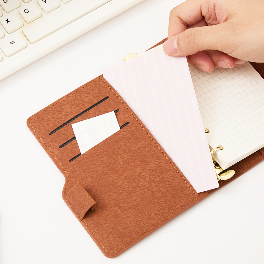 LionPaperMedia's tweet image. Pocket-size, refillable, ready to write.
PU cover + 100gsm paper + binder rings = smooth notes anywhere.
Cards, receipts &amp;amp; a pen—everything fits inside.
Choose your Customization 
👉 lionpaper-istyle.com/business-noteb…

#EDC #PocketNotebook #Stationery