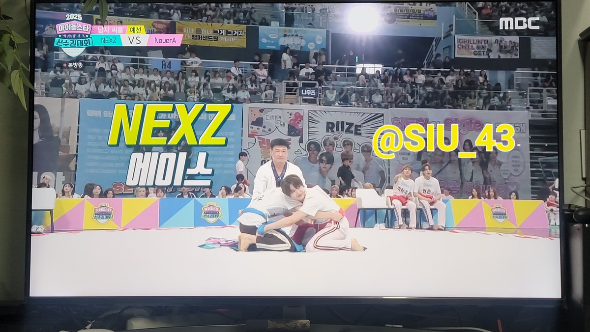 SIU_43's tweet photo. 추석 아육대 시청중😳
결과는 아쉽지만 열심히 경기한 넥스지 기특함을 담아 🫳🫳🫳
방송 내내 귀엽게 응원하기 종목에 출전중인 유키 찾기도 묘미😙
아육대 방송에 더불어 유키 폴라도 우리집에 오면 좋겠어요🥹

#2025아이돌스타_선수권대회
#2025아육대본방사수 #MBCkpop #NEXZ #넥스지 #YUKI #유키 https://t.co/IzQgI4oLJY