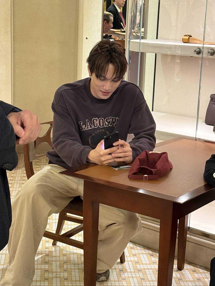 mdntnmttr's tweet photo. 하 너무 잘생겻덩.. 😳 https://t.co/kO36JZIUgP