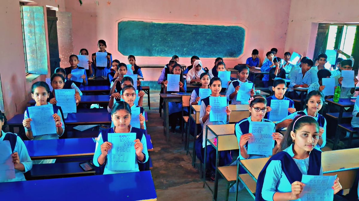 ECISVEEP's tweet image. #चलो_करें_मतदान

बिहार में लोकतंत्र के पर्व की धूम ! 

बिहार के लखीसराय में कविता और लेखन के माध्यम से मतदाताओं को मतदान के प्रति जागरूक किया जा रहा है।

आइए, इस विधानसभा चुनाव में वोट करें और अपनी जिम्मेदारी निभाएं। ✨

#BiharElection2025  #ECI