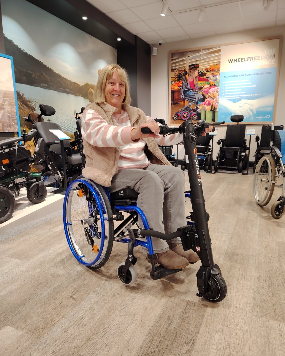 Wheelfreedom's tweet image. This is Tina with her brand new ride♿

🔎What has she got?
A Quickie QS5X active wheelchair in the colour brilliant ocean, paired with the Empulse F35 powered hand bike, both manufactured by @SunriseMedical.

#mobilityspecialist #mobilitysolutions #activewheelchair #handbike