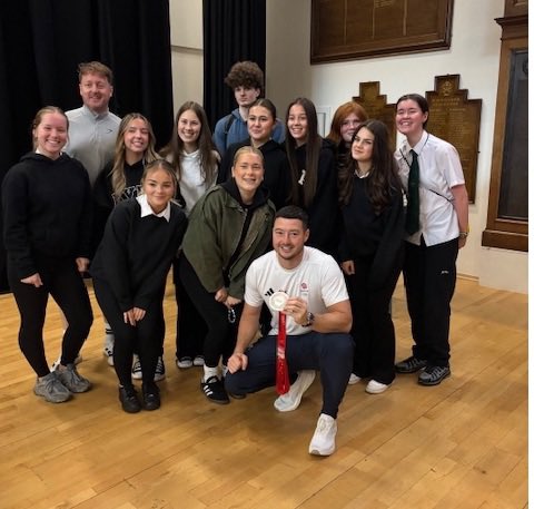 Hammymcm's tweet photo. Representing @TeamGB it was great to be invited by #RoyalBankThrive to inspire the students at @BoroughmuirHS was great to connect with young people in the local community and to help them build the confidence and self-belief they need to achieve the future that they want https://t.co/vbdx9jZrlb
