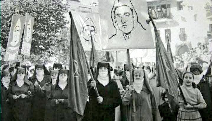 مظاهرة نسائية بمدينة تطوان خلال حقبة الإستعمار الإسباني/الفرنسي للمغرب، سنة 1953.