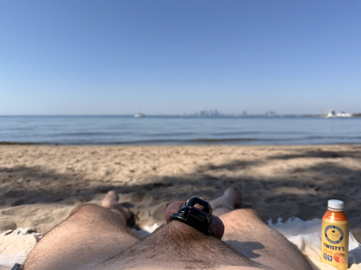 Was blessed with some late summer weather in #Locktober to be able to show off the cage at the beach ☀️☀️ 

#teamlocked #gaychastity