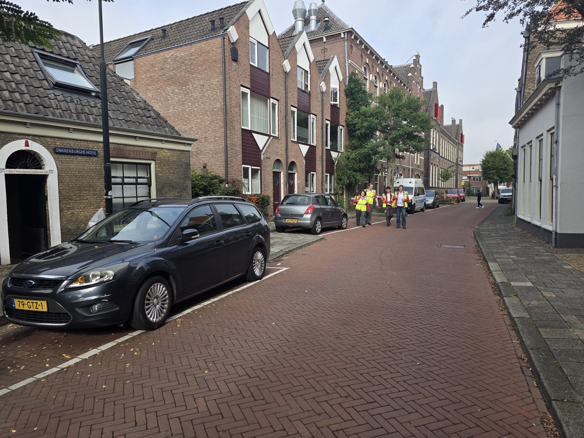 RFGFotografie's tweet photo. Rode kruis en burgemeester zijn er nu ook bij #gouda https://t.co/mBq4lqS50n