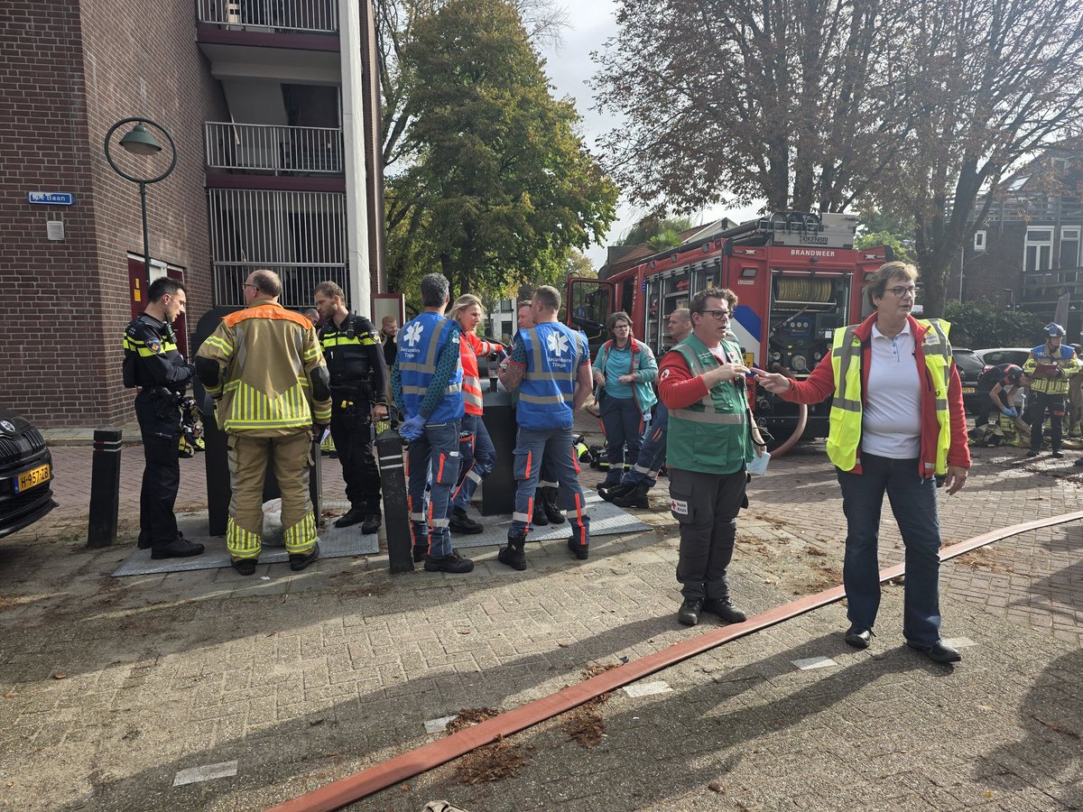 RFGFotografie's tweet photo. Rode kruis en burgemeester zijn er nu ook bij #gouda https://t.co/mBq4lqS50n