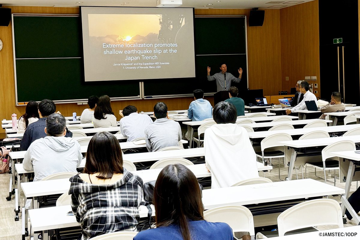 Chikyu_JAMSTEC's tweet photo. #JTRACK 共同首席研究者とアウトリーチオフィサー(広報担当者)が #東北大学 の学生に特別講義を行いました。
明日からはいよいよ、研究成果を議論するpost cruise meeting(研究集会)が始まります‼️ https://t.co/YC6urSFRgT