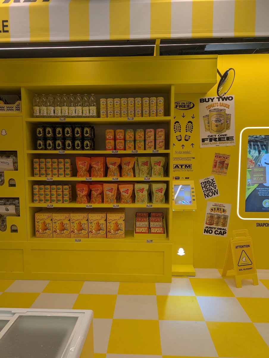 nincoroby's tweet photo. @Snapchat  fait une activation très sympa chez @citadium. On peut y découvrir le potentiel de la réalité augmentée dans le commerce que ce soit pour l'essayage virtuel, la gamification et la création d'expériences engageantes.On peut ne ajouter à cela le packaging augmenté .. https://t.co/3gc5In35oH