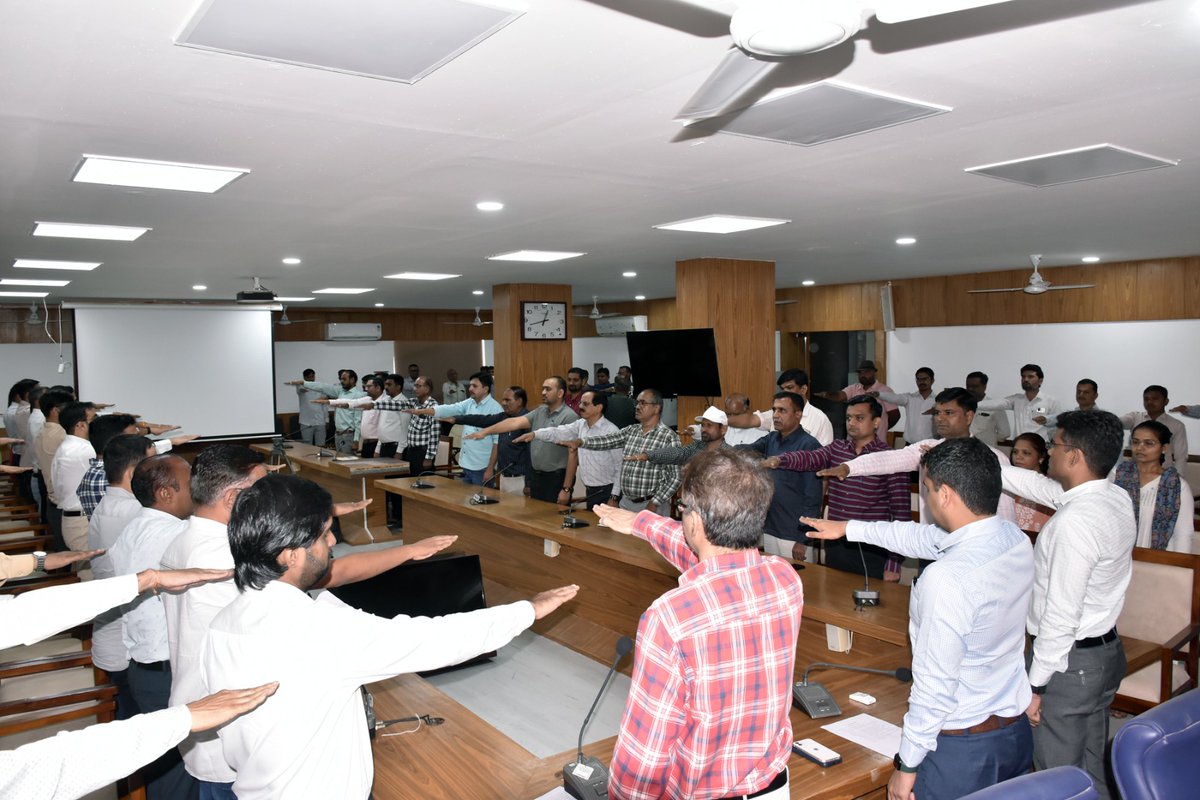 વિકાસ સપ્તાહ
---
અમરેલી જિલ્લા કલેક્ટરશ્રી વિકલ્પ ભારદ્વાજના અધ્યક્ષસ્થાને 'ભારત વિકાસ પ્રતિજ્ઞા' લેવામાં આવી
--- 
વિકાસ સપ્તાહની ઉજવણીમાં નાગરિકોને સહભાગી થવા જિલ્લા કલેક્ટરશ્રીનો અનુરોધ 
<a href="/CMOGuj/">CMO Gujarat</a> <a href="/InfoGujarat/">Gujarat Information</a> <a href="/CollectorAmr/">Collector & DM Amreli</a> <a href="/ddoamreli/">DDO Amreli</a>