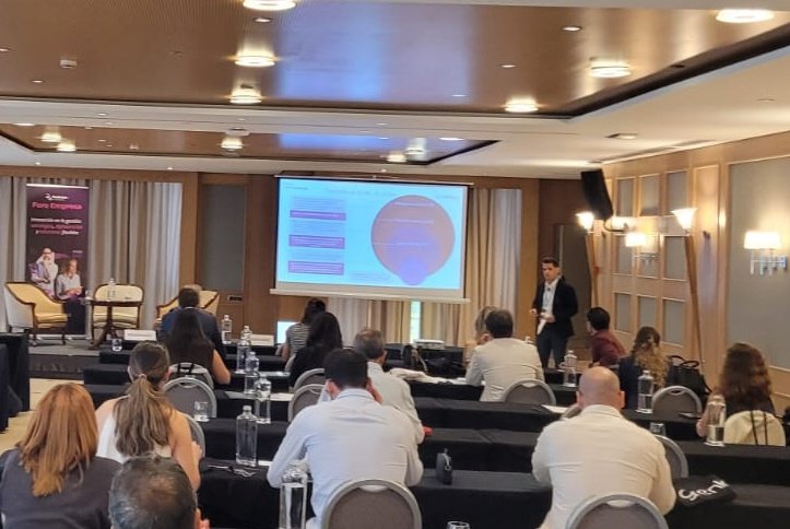 📱Tras el café disfrutaremos de una ponencia sobre Implementación ágil de IA para Pymes, de la mano de <a href="/pabrolo/">Pablo Lobato</a>, Global Chanel Marketing Manager de A-SAFE GROUP 
En Sevilla #ForoEmpresa