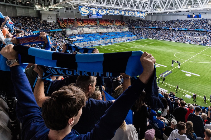 Runt 100 000 fler arenabesök jämfört med förra året den här tiden
svenskelitfotboll.se/runt-100-000-f…

Parallellt med publikökningen så har antalet ordningsstörningar på arenorna minskat.