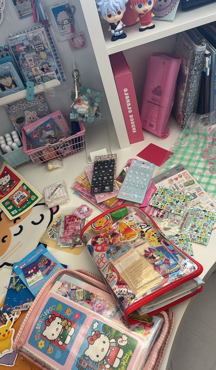 gg_kopa_3's tweet photo. 引っ越してきたままの状態やったシール達をちょっと整理してたんやけどこういう無心の時間好き https://t.co/QExxWN0EOG