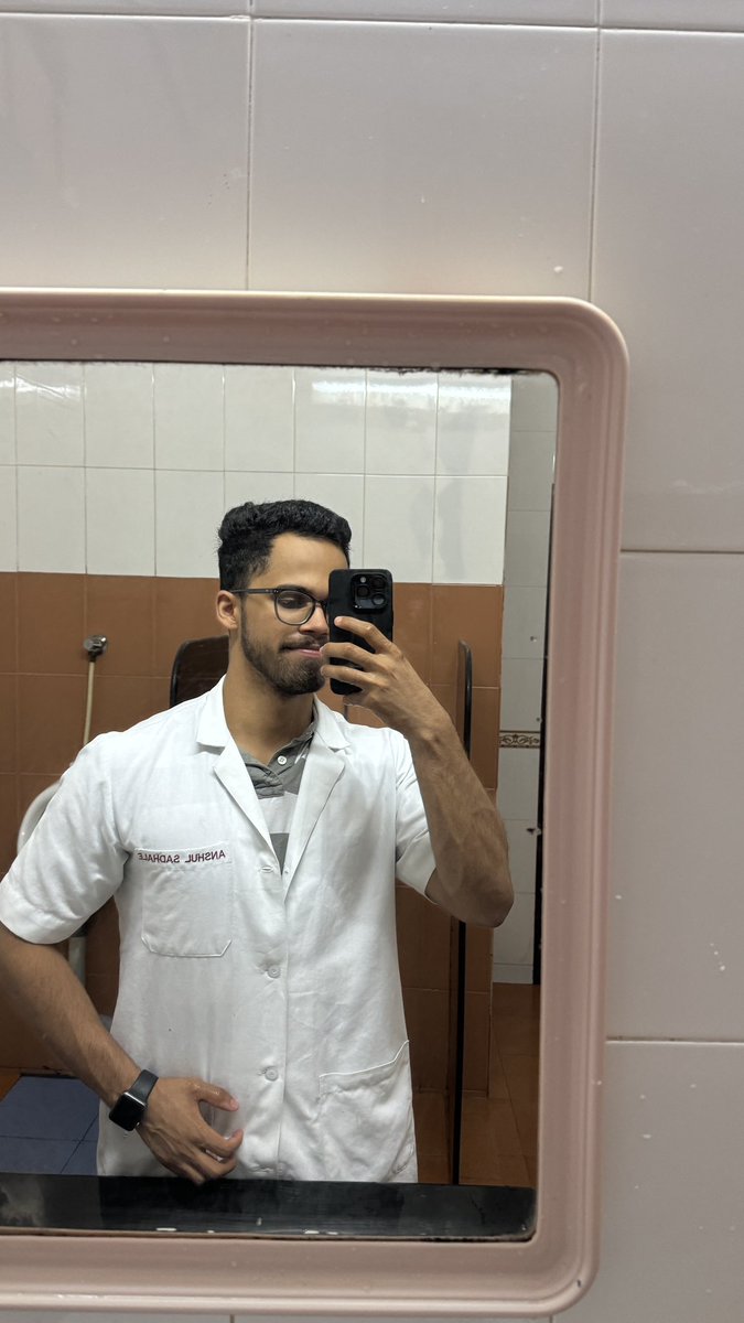 AnshulGains's tweet image. The next generation of doctors will be prescribing exercise, high protein diet, 10 k steps, sunlight and night sleep of 7 hours to live a healthier life.