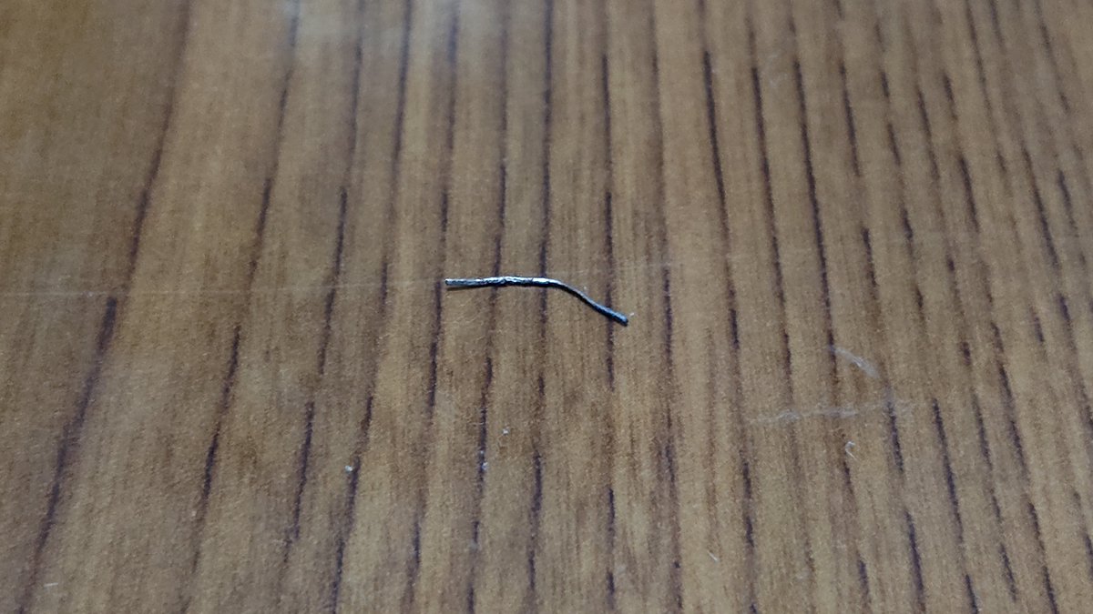 n_v36's tweet photo. 朝の仕事中に左足の小指ら辺になにかが刺さった痛さあってんけど、しばらくして痛くなくなったから大丈夫かって思ってたら、やっぱり刺さってたわﾅﾝﾔﾈﾝｺﾚ( ᐛ ) https://t.co/37PYrzRyjP