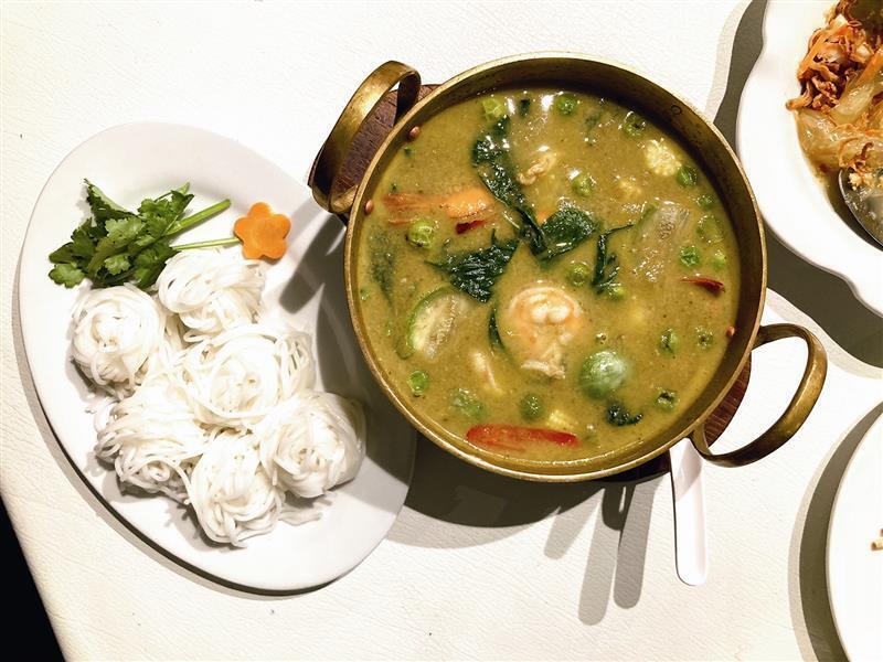 jica_direct_en's tweet image. 🍜 #Thai rice noodles (#kanomJeen) aren’t just tasty—they’re helping seniors stay nourished and healthy. As Thailand ages, #JICAvolunteers are learning from local care systems while sharing Japan’s expertise. 🌏