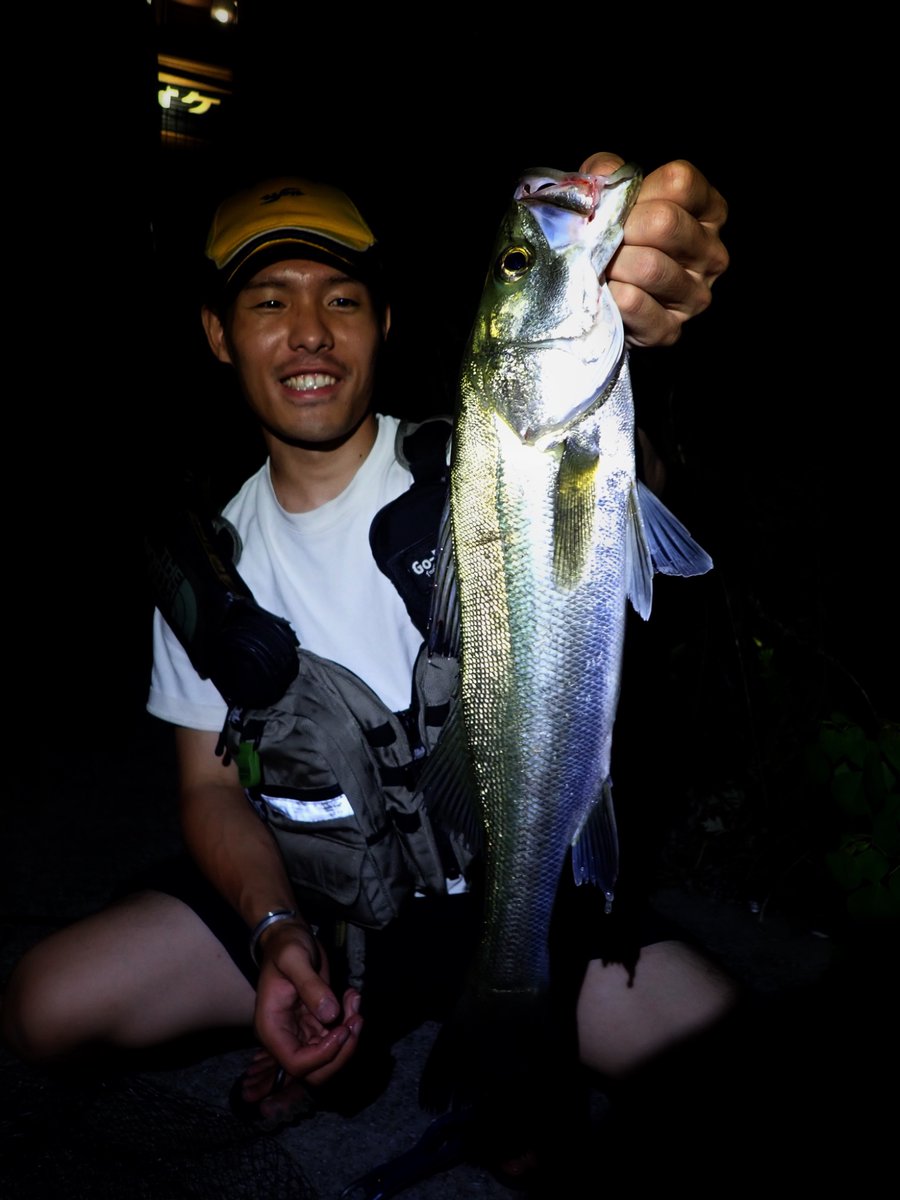 tabaz_'s tweet image. 半端なサイズしか釣れてないけど釣りしてますアピール