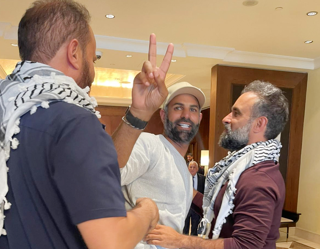 د. محمد جمال وعبدالله المطوع يستقبلان #خالد_العبدالجادر في الأردن

• بعد الإفراج عنه وترحيله من كيان الاحتلال اليوم

bit.ly/46F5Tv7