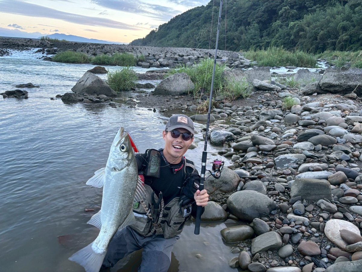 tabaz_'s tweet image. 半端なサイズしか釣れてないけど釣りしてますアピール