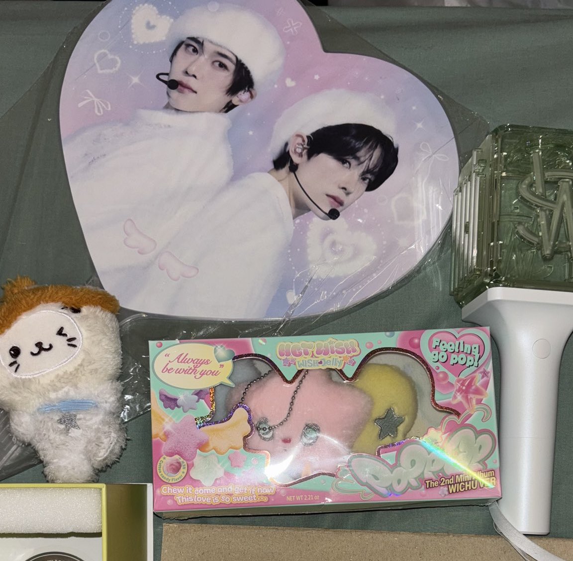 yusioniverse's tweet photo. #wishsell take all only 1jt inc admin 🍊 
nct wish lightstick preloved (1x pakai)
nct wish album popchu poppop unsealed pc sakuya (di unbox aja)
uchiwa yusion (gak pernah dibuka)
free bubblenyang (unoff) + sioning wichu (unoff) https://t.co/TUvFra3YuK