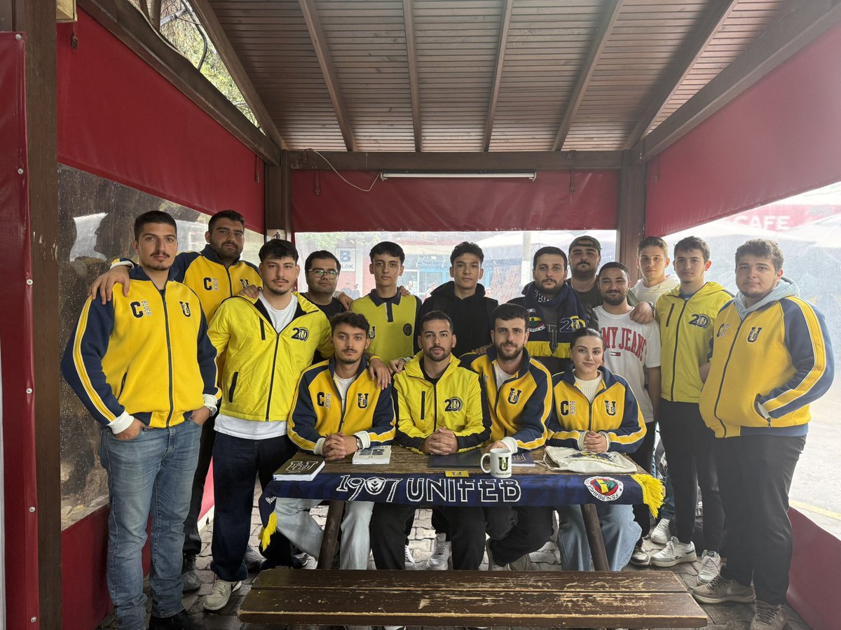 UFBDokuzEylul's tweet photo. 1907 ÜNİFEB Dokuz Eylül Üniversitesi örgütlenmesi olarak İİBF Pınar Cafe’de oturuyoruz, tüm Fenerbahçeli arkadaşlarımızı bekleriz.

#HaydiSenDeGelKatılBize https://t.co/mszqdNnXUx