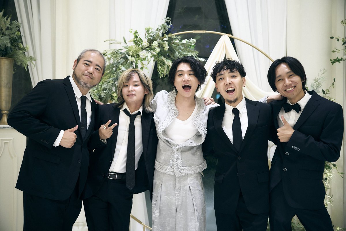 だいぶ遅れてしまって申し訳ないですが

日野健太「Living Love」のMVに
参加しておりました！！

帰りのバスバンド陣でずっと喋ってた(俺ばっかり)(ごめんなさい)
楽しかった〜！！

<a href="/kentahino/">日野健太 Kenta Hino</a> 
<a href="/chibanokuni/">千葉岳洋 Takehiro Chiba</a> 
<a href="/ikatakoya/">中山拓哉</a> 
<a href="/0825Paul/">原島燎平/ half Pale</a>