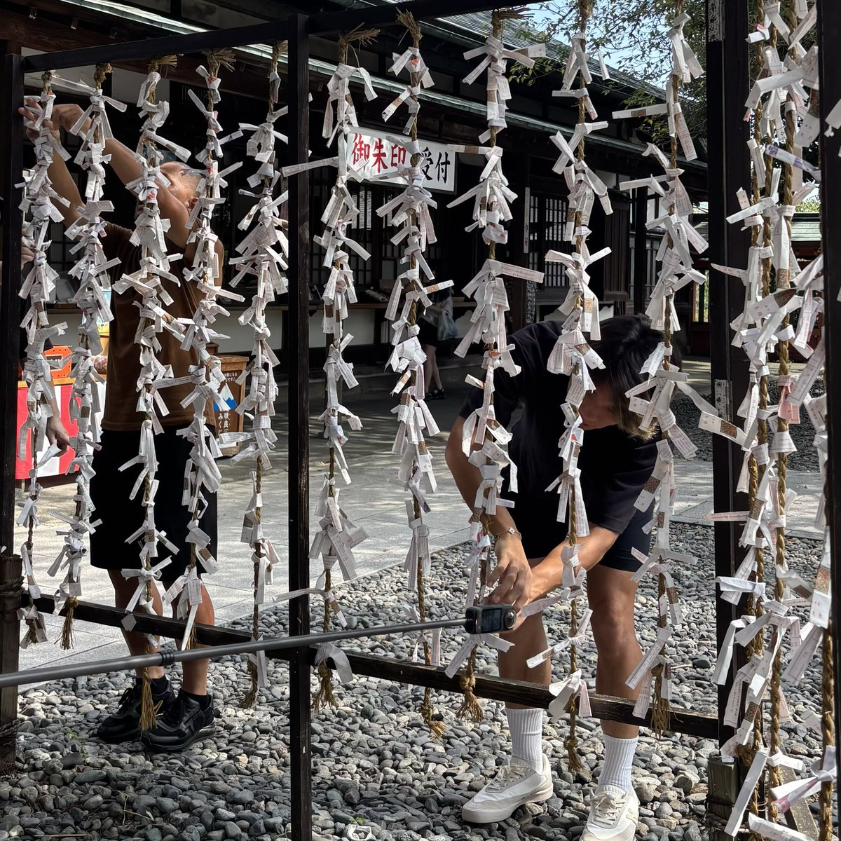 ⠀
／
10月の #エスパルスさんぽ は
ファミリータウン #富士宮 へ！
＼

#吉田豊 選手と #蓮川壮大 選手は
#富士山本宮浅間大社 へ⛩️

参拝後、おみくじの結果は、吉（ヨシ）！？

自身のポジションの場所へ結びつけました✨

#トコチャン 12chで毎日放送！

#VIVA_SPULSE #spulse #エスパルス