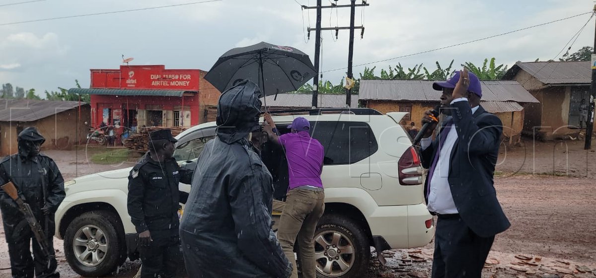 🇺🇬🗳️ #ANT | #UgandaDecides2026

Presidential candidate Maj. Gen. (Rtd) Gregory Mugisha Muntu addressed supporters in Muporoti Cell, Bugonji Parish, Nyakitunga Sub-County, Isingiro District.

Residents highlighted pressing local challenges, including water scarcity, poor roads,
