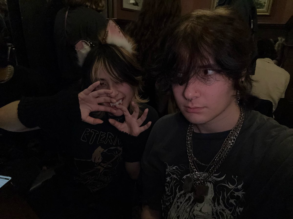 booitsLukia's tweet image. Pc broken still so we went clubbing 
#vtuber #fart