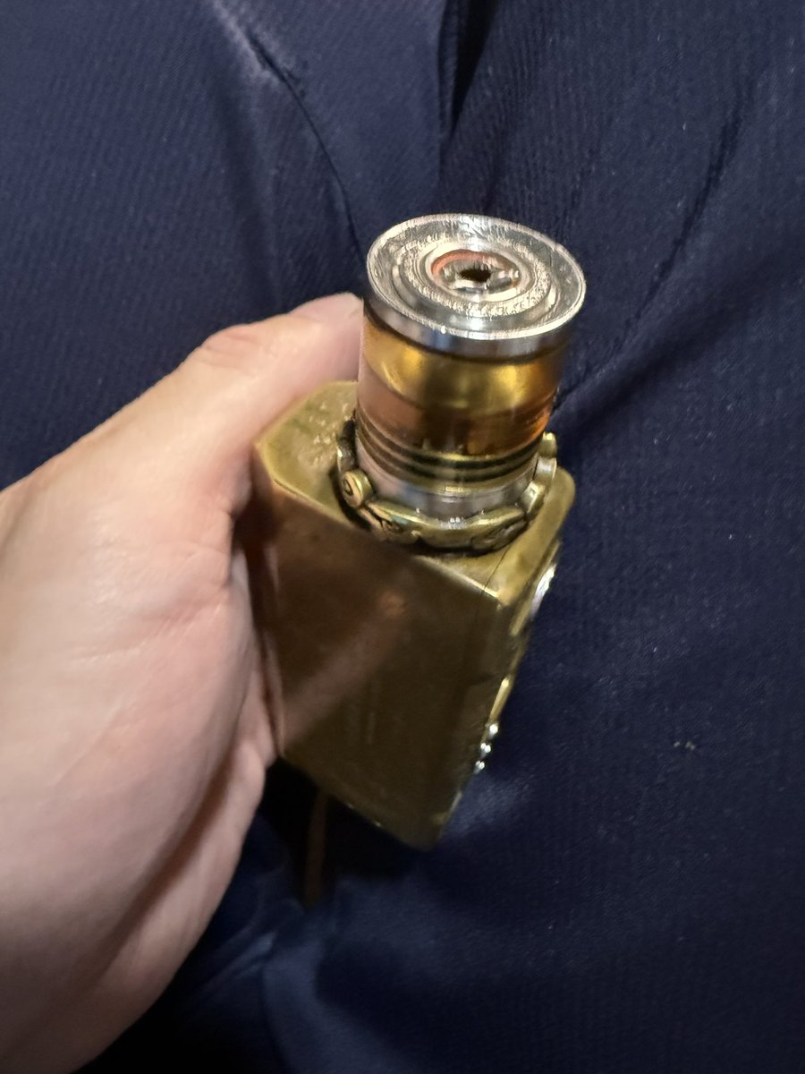 MINUTA_SB01's tweet photo. ああああああああぁぁぁ!!
おしゃぶり折れたーーーー!!
 #大人のおしゃぶり #vape https://t.co/ClSVkwVBJD