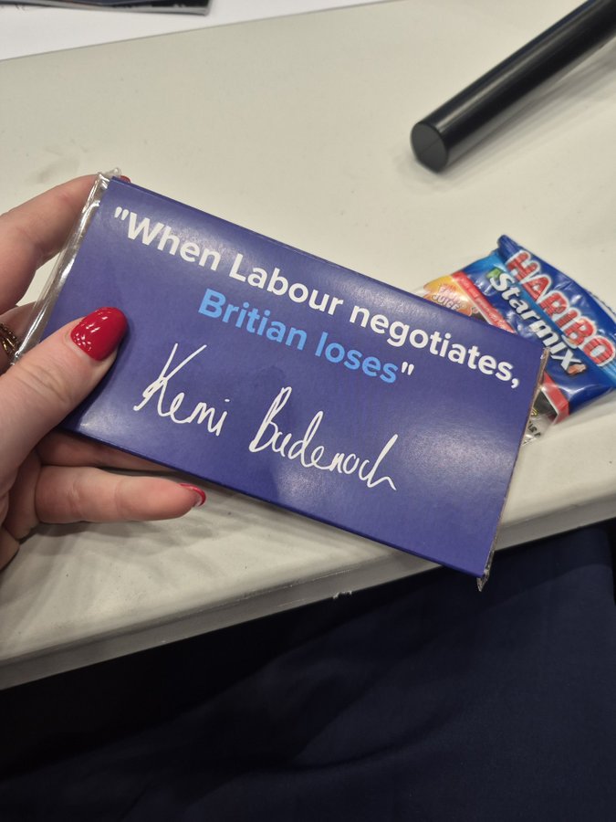 #HeadlineChallenge: The Tories are facing ridicule after a souvenir chocolate bar, given out to delegates at the Conservative Party conference with Kemi Badenoch's signature, spells 'Britain' incorrectly.
My headline is WHAT A CHOC UP. Can you do better?
independent.co.uk/news/uk/politi…