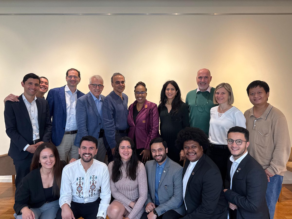 medwma's tweet image. At the WMA Leadership Session during the @WMAJDN  Fall Meeting 2025 in Porto, junior doctors connected with WMA leaders in a Speed Mentorship on “Junior Doctors’ Working Conditions", sharing strategies to improve hours, wellbeing, advocacy, and fair pay.

#PhysicianWellbeing