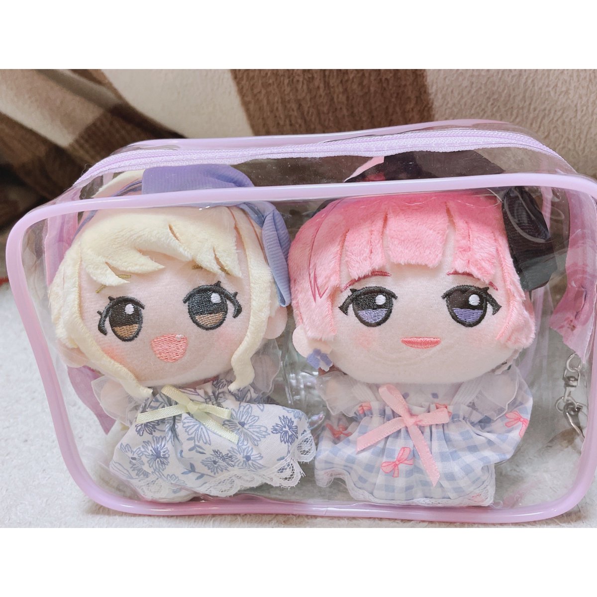 「ようやく100均で300円のポーチ買ってきた 台座たてたままカチューシャなら余裕」|まちや💪のイラスト