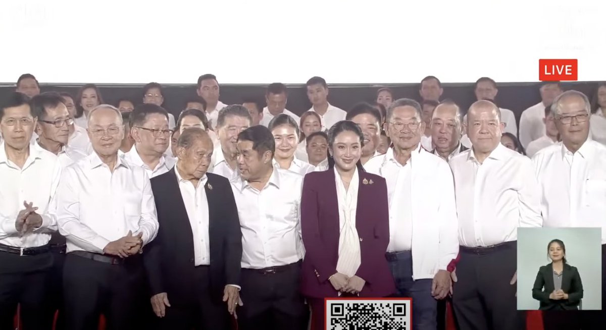 รีวิวงาน "ยกเครื่องเพื่อไทย ยกเครื่องประเทศไทย"

แพทองธารหัวหน้าพรรคมาพูดเรื่องเดิมตั้งแต่ก่อตั้งพรรคครั้งแรกคือ ทรท พูดเรื่องปากท้องที่เคยแก้ไข การทำงานของพรรค ทรท เดิม ความสำเร็จเก่าๆที่ผ่านมา ต่อมาก็เปิดคลิปดังนี้

1.คลิปทักษิณ การทำงาน
2.คลิปยิงลักษณ์ การทำงาน
3.คลิปเศรษฐา