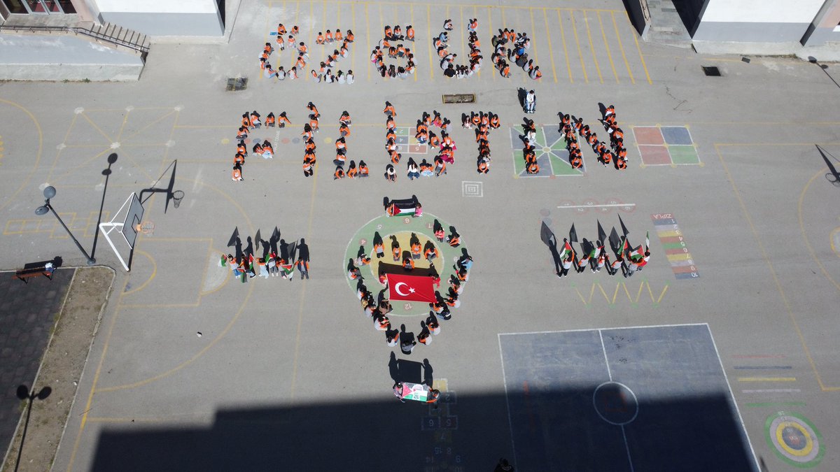 barbaros_2525's tweet photo. 🇹🇷Dualarımız ve kalplerimiz Filistin’le. ✨🕊️

#Filistin #Gazze #MazlumlarınYanındayız #EğitimdeVicdan

@tcmeb @Yusuf__Tekin @ErzurumValiligi @miamustafacftci @ekicis20  @KrpnrSeyfullah https://t.co/QTFrmgWbRD