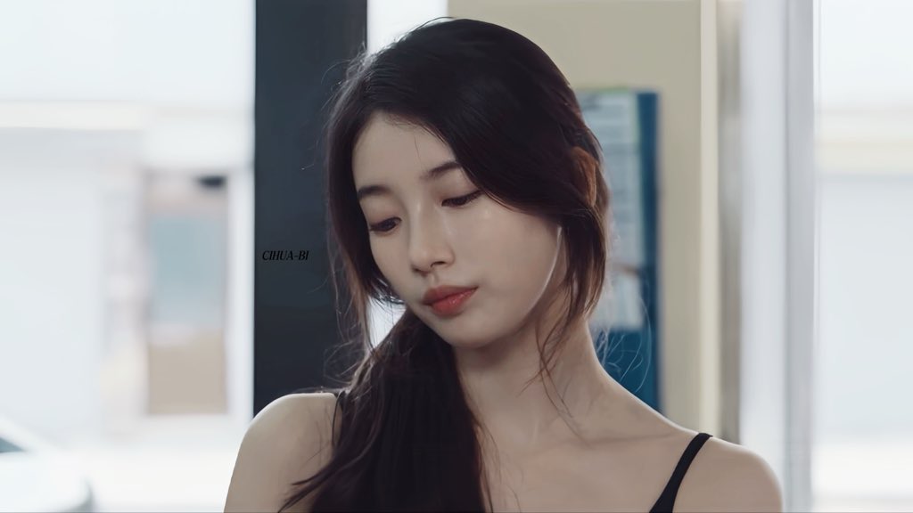 rznszy's tweet photo. suzy was the most beautiful in uncontrollably fond, and now in genie, she is back at her peak. kim woo bin, you’re one lucky guy omg 🥰

#GenieMakeAWish https://t.co/IsPGSBotuR
