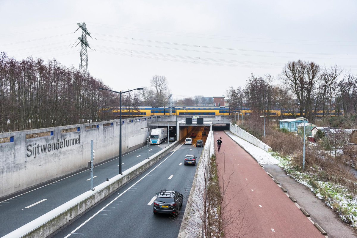 Rijkswaterstaat regio Zuid-Holland (@rws_wnz) on Twitter photo In tegenstelling tot eerder bericht is dinsdag 7 oktober van 21.00 tot 00.00 uur naast de Spoortunnel ook de Parktunnel, onderdelen van de #SijtwendeTunnel (#N14) in <a href="/Gemeente_LV/">Gemeente LV</a>, dicht. Kijk voor de totale planning op: rijkswaterstaat.nl/nieuws/archief… In tegenstelling tot eerder bericht is dinsdag 7 oktober van 21.00 tot 00.00 uur naast de Spoortunnel ook de Parktunnel, onderdelen van de #SijtwendeTunnel (#N14) in <a href="/Gemeente_LV/">Gemeente LV</a>, dicht. Kijk voor de totale planning op: rijkswaterstaat.nl/nieuws/archief…