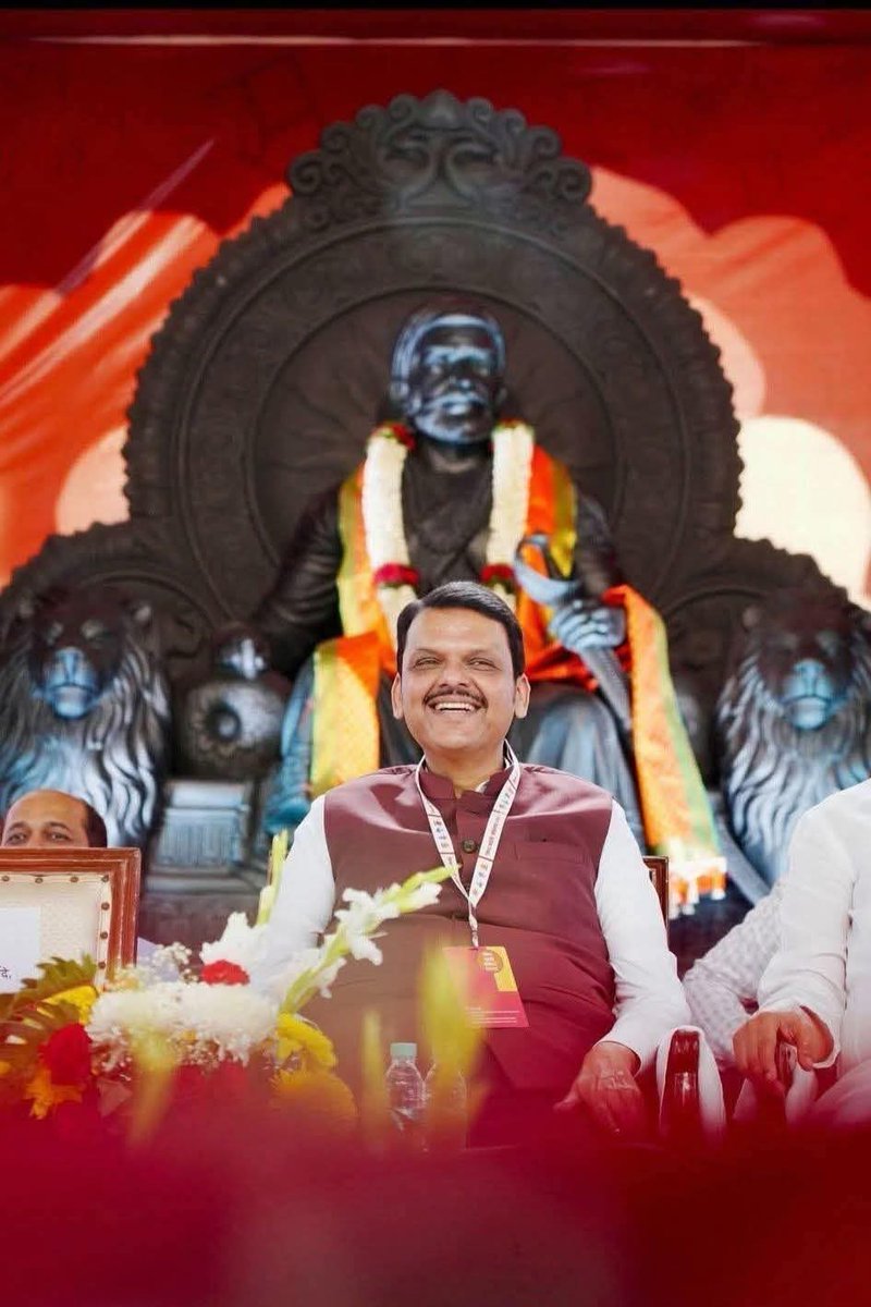 sable_rajendra's tweet image. फडणवीस सरकारकडून शेतकऱ्यांना 31 हजार 628 कोटींचं पॅकेज जाहीर...

● खरडून गेलेल्या जमीनीसाठी 47 हजार रुपये हेक्टरी मदत, शिवाय जमीन पुर्वरत करण्यासाठी मनरेगाच्या मार्फत 3 लाख रुपये हेक्टरीपर्यन्त मदत जाहीर.

● बाधित विहिरी पूर्वरत करण्यासाठी, गाळ काढण्यासाठी 30 हजार…