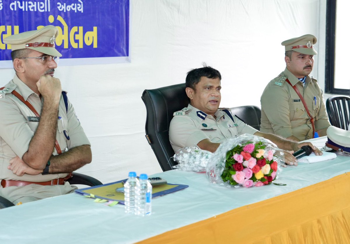 IGP_RajkotRange's tweet image. સને-૨૦૨૫ દેવભૂમિ દ્વારકા જિલ્લાના વાર્ષિક ઈન્સપેક્શન અંતર્ગત મહિલા સંમેલન યોજવામાં આવ્યું. સારી કામગીરી બદલ પોલીસ કર્મીઓને પ્રમાણપત્ર એનાયત કરી પ્રોત્સાહિત કરવામાં આવ્યા.. 

@akumarips @sanghaviharsh @GujaratPolice @SP_Dwarka